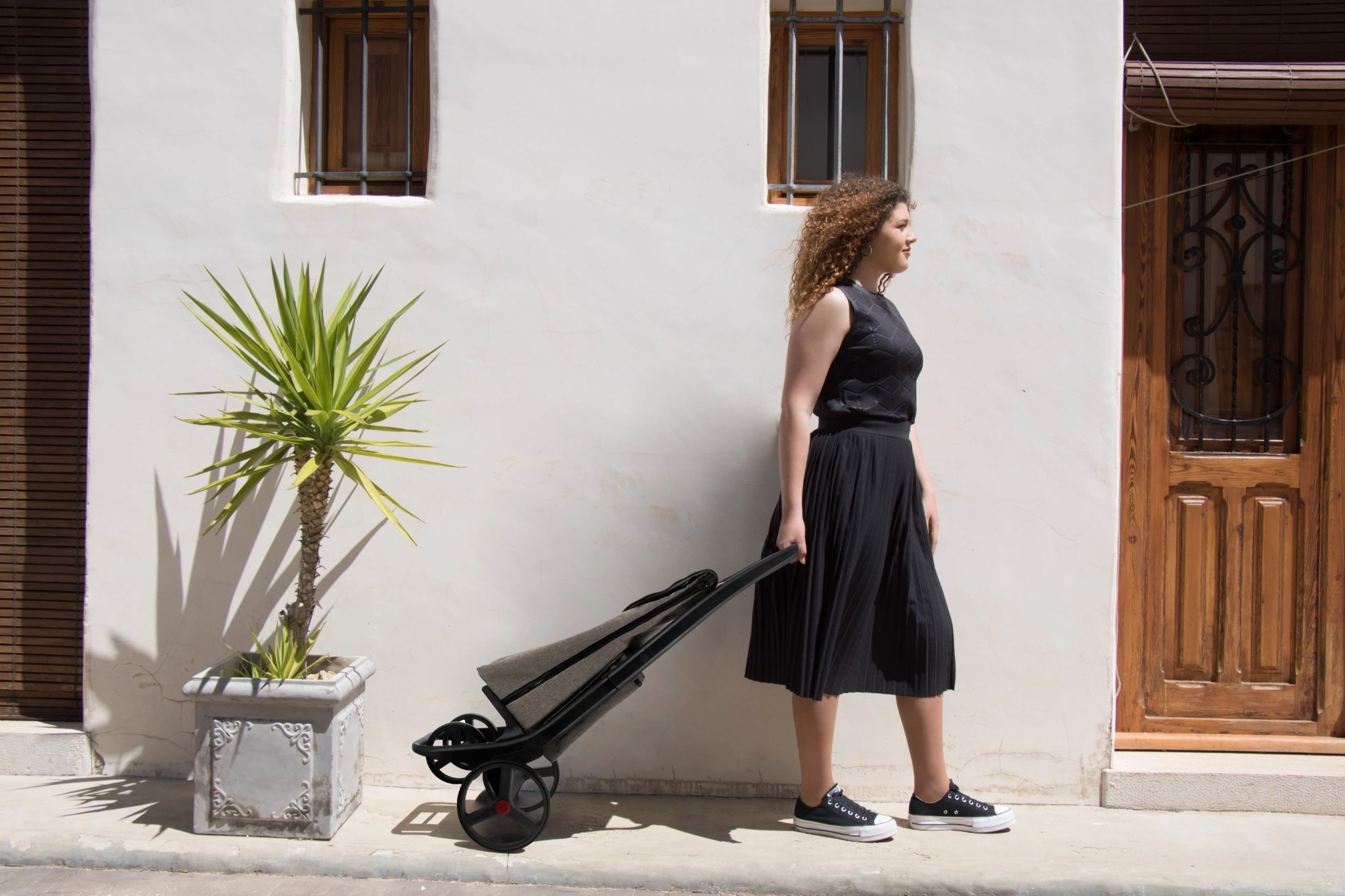 Rolser 8Plus shopping trolley in everyday use